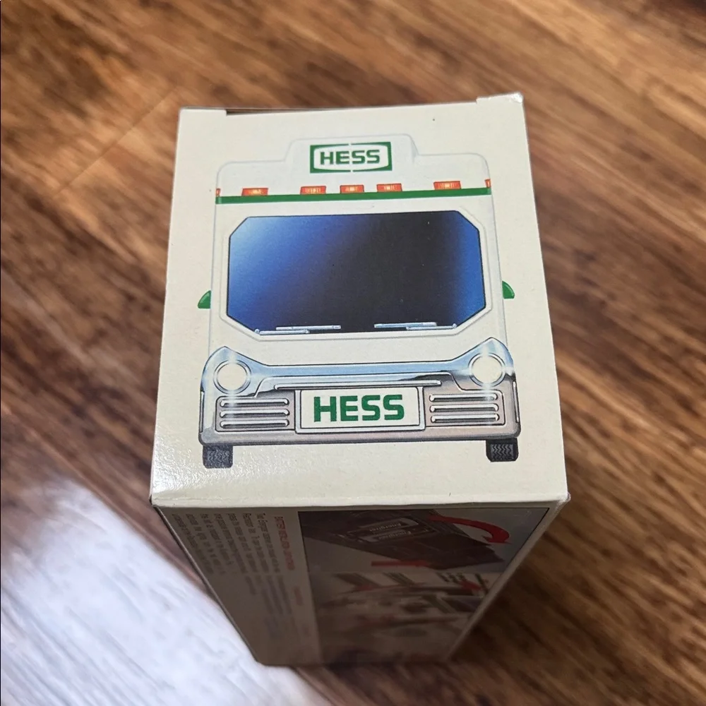 Vintage Hess 1998 Recreation Van with Dune Buggy and Motorcycle collectible NIB
